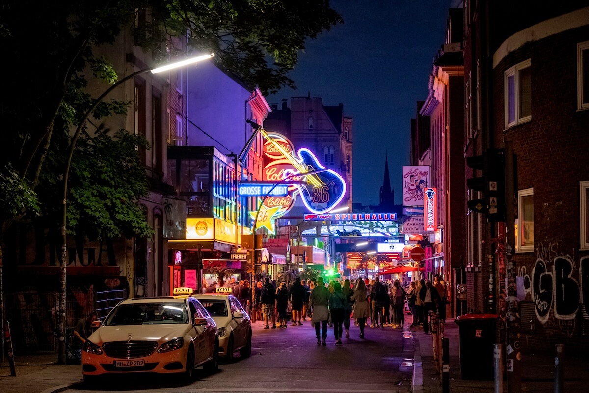 Reepberbahn in Hamburg bei Nacht