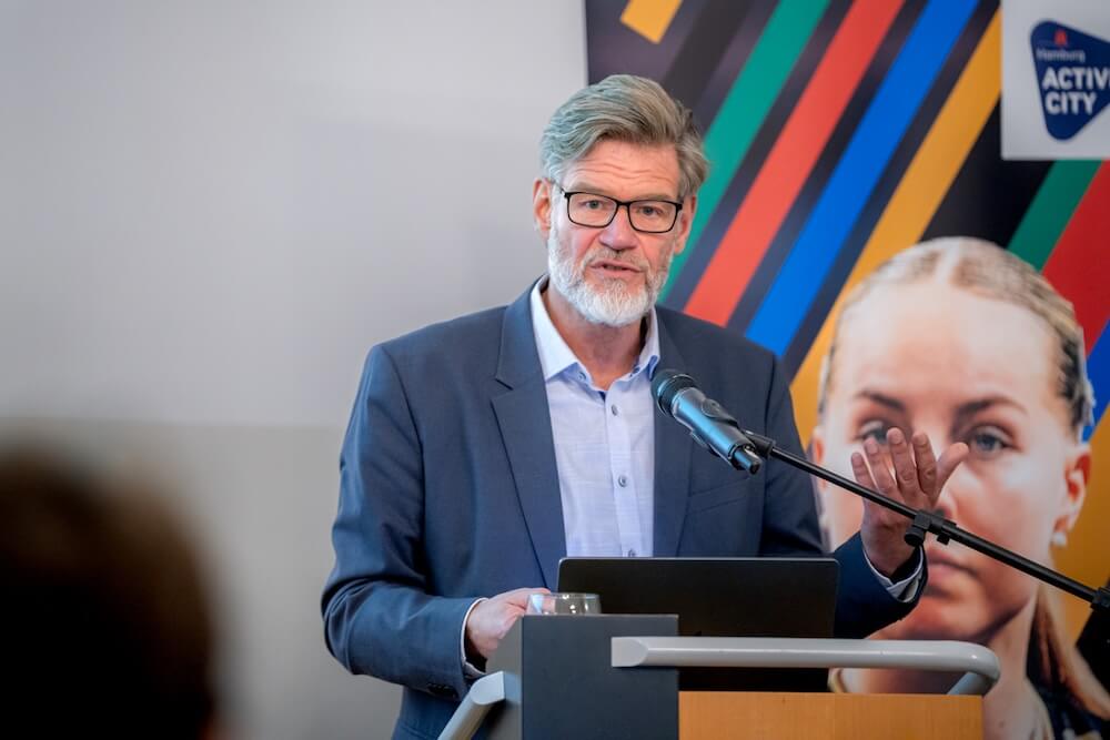 Alexander Schulz, Geschäftsführer vom Reeperbahn Festival, bei seiner Keynote beim Fachdialog zu Hamburgs Bewerbung für Olympia