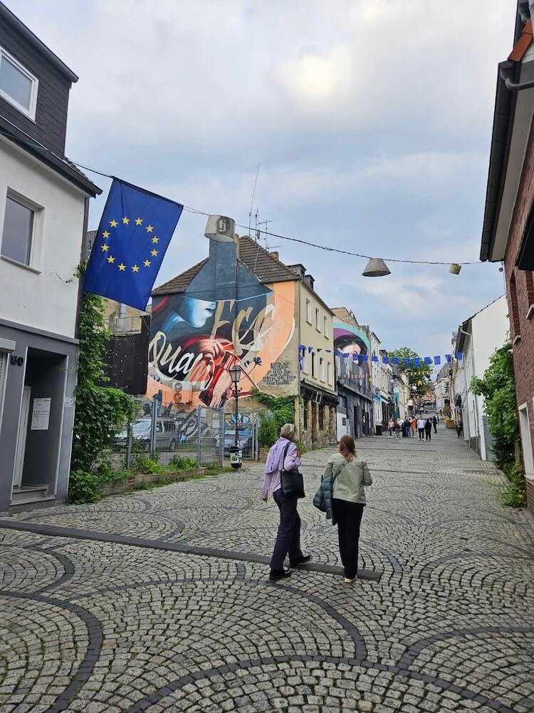 moenchengladbach-stadtmarke-rundgang-stadtmanufaktur-3 Spaziergang durch eine Straße in Mönchengladbach