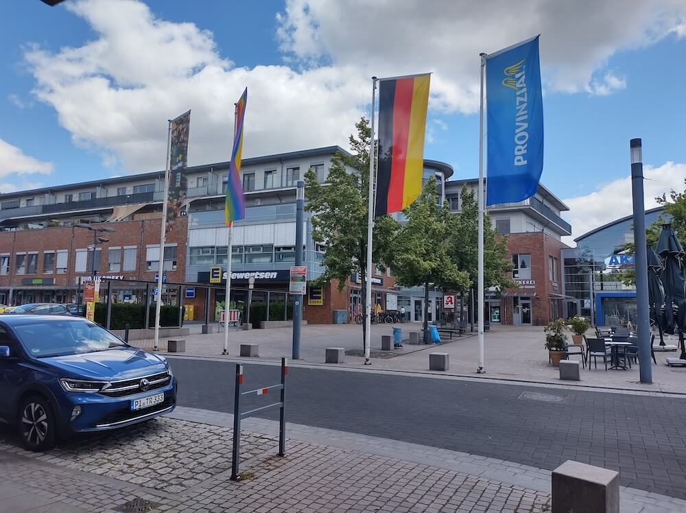 quickborn-retail-concept-stadtmanufaktur-3 View of a square in Quickborn