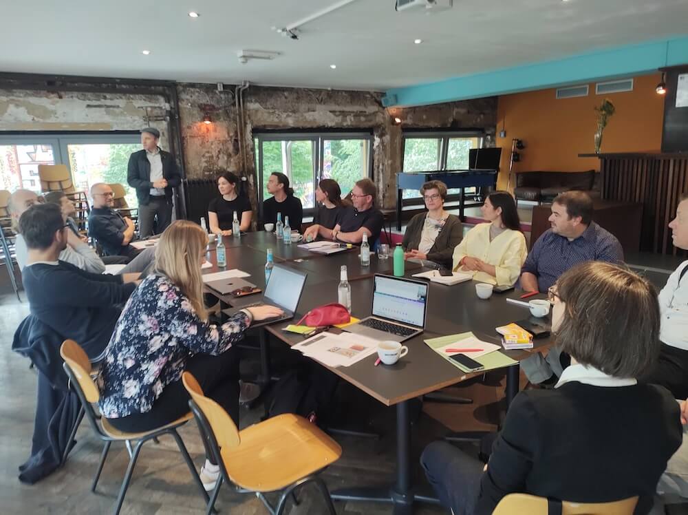 runder-tisch-nachtleben-nachbarschaft-hamburg-stadtmanufaktur Teilnehmende beim runden Tisch in Hamburg: Nachtleben & Nachbarschaft