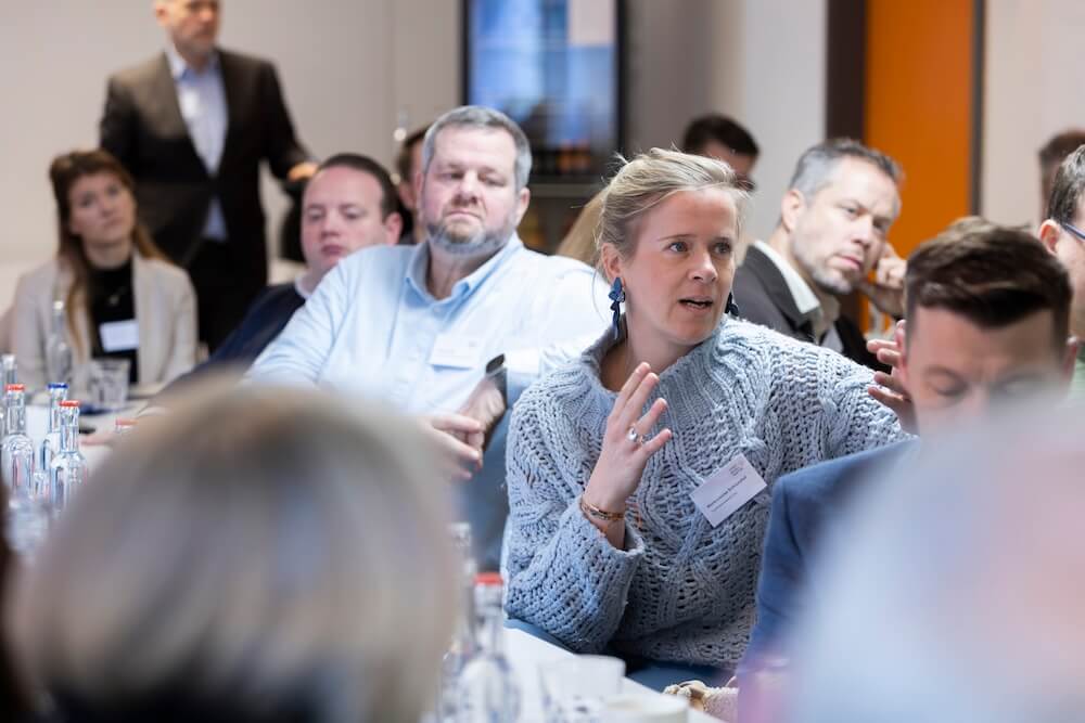 Marie-Louise Schnurpfeil from the Linz Tourist Board contributes to the discussion