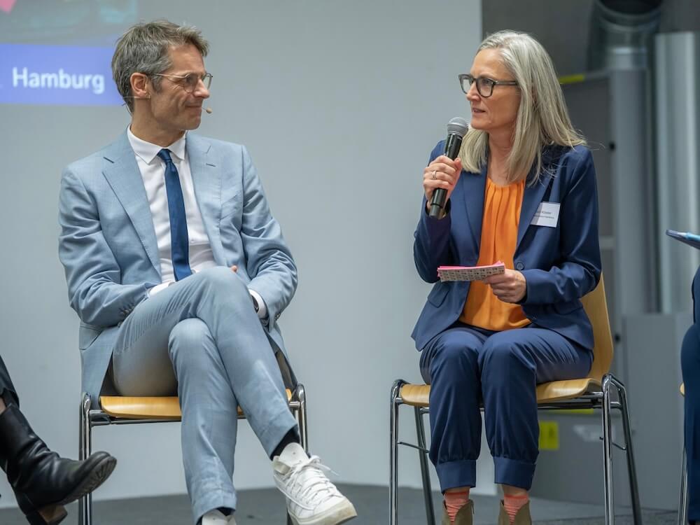 isabell-koester-close-up-credit-muhme-photography-mobile Isabell Köster präsentiert die Ergebnisse eines Dialogformats auf der Bühne