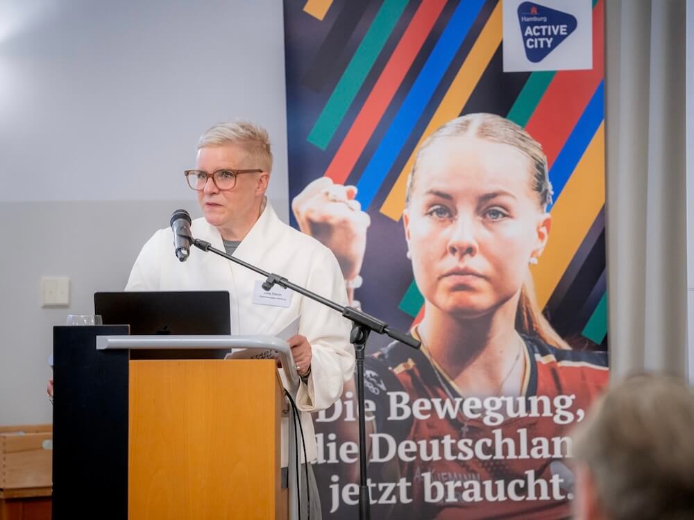 julia-staron-hamburg-speaker-coach-mediator-credit-muhme-photography Julia Staron hält einen Impuls-Vortrag auf einer Beteiligungsveranstaltung in Hamburg